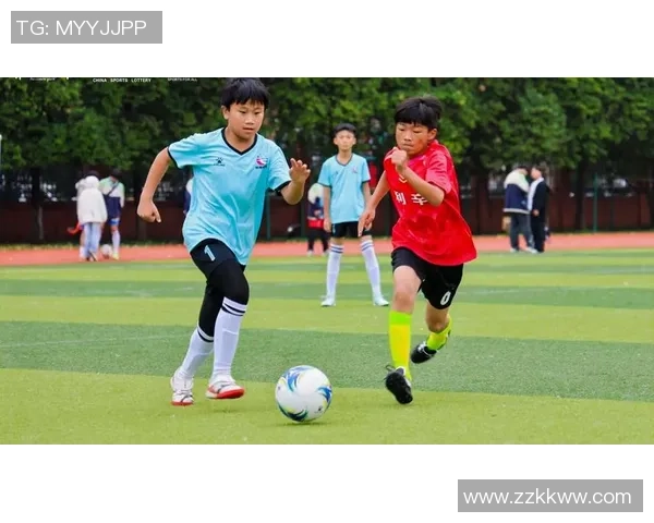 洒脱自由的足球明星如何在绿茵场上展现个性与魅力